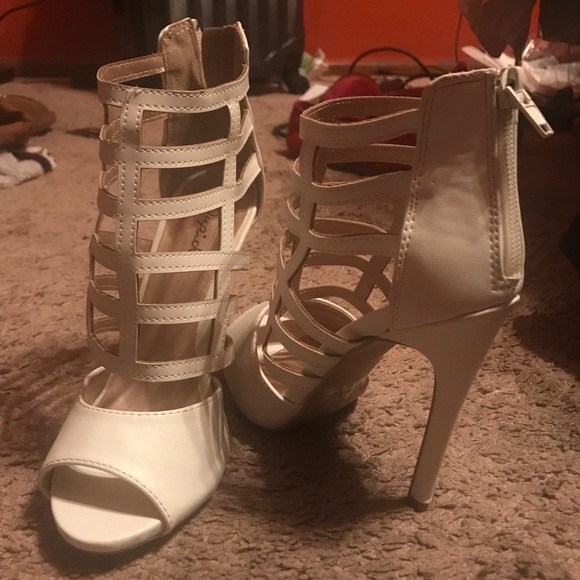 White caged high heels - Picture 1 of 3
